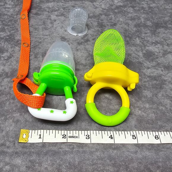 Munchkin Baby Fresh Food Feeder & Fruit Nibbler with Strap Teething Toy - Picture 4 of 5